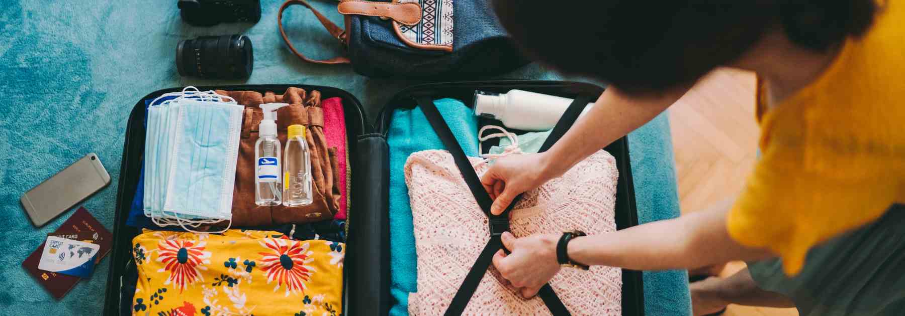 Travel first aid kit checklist. 
