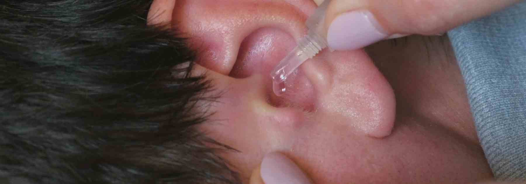 Avoid unsafe tools to clean earwax