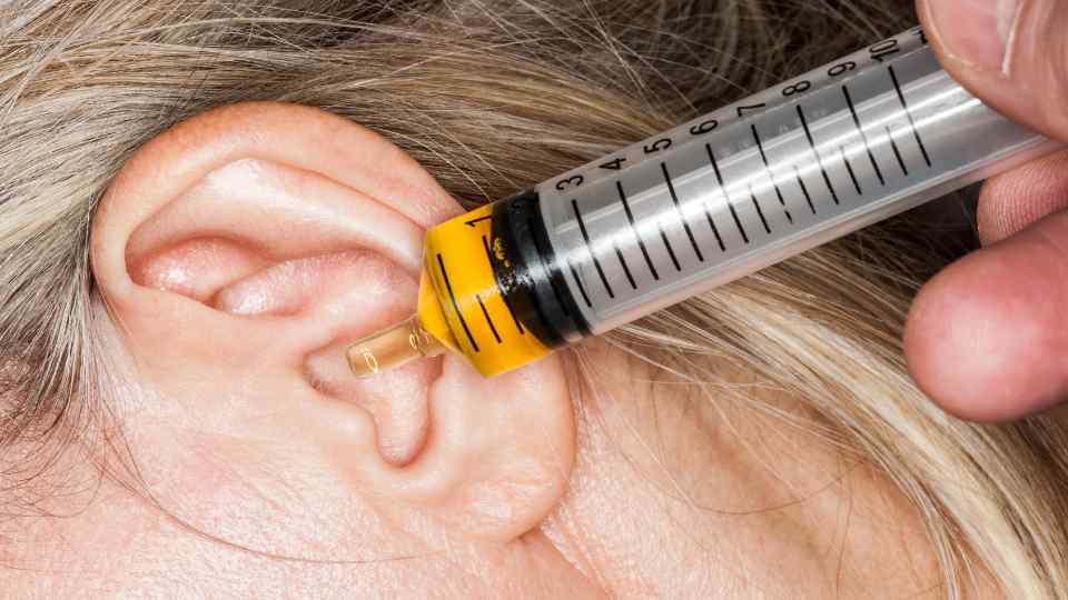 Cleaning your ear safely
